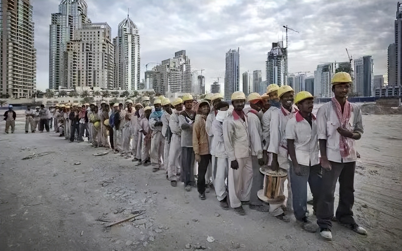 卡塔尔举办这届世界杯花了多少钱,卡塔尔举办世界杯可以赚多少钱