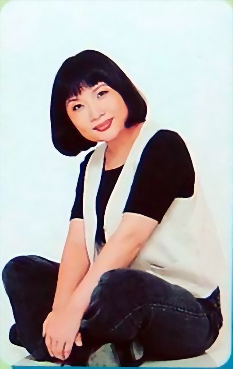 歌手李娜出家现状,歌手李娜为何在巅峰时期出家