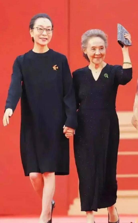 坚决不动刀不整容，年过60岁依然优雅美丽的女星，我只服这10位