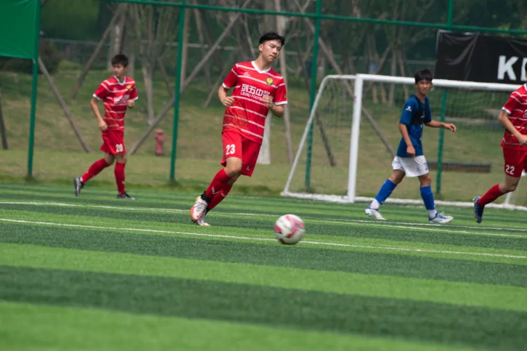 男孩通过足球考上清华,坚持11年