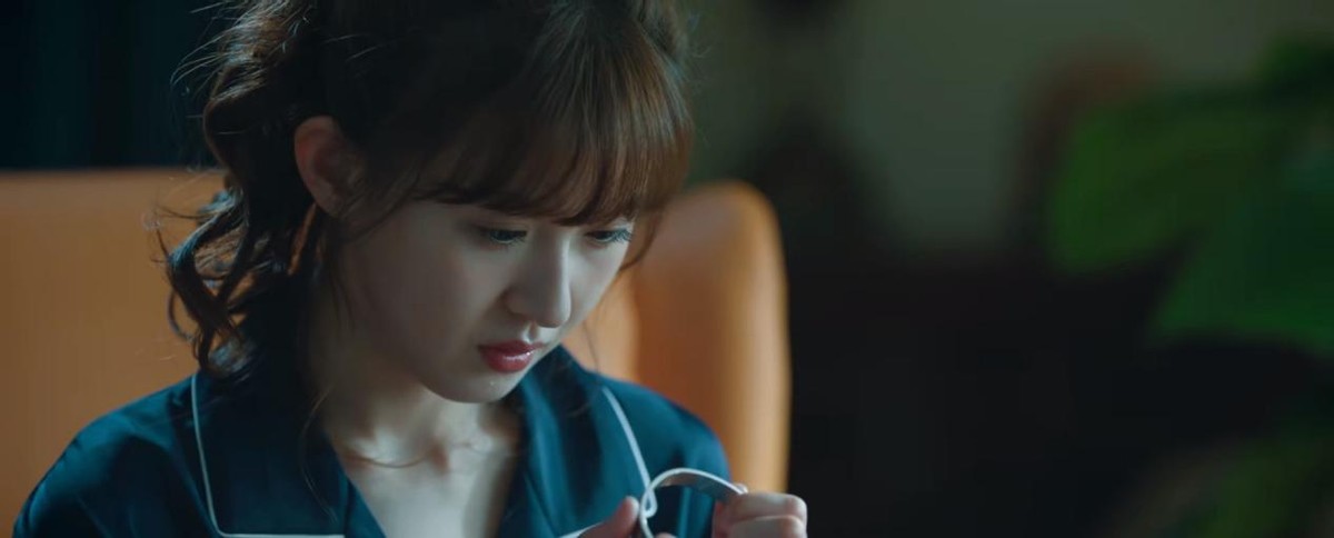 一口气放完全集，当晚霸占飙升榜宝座，国产新剧连刷12集收不住