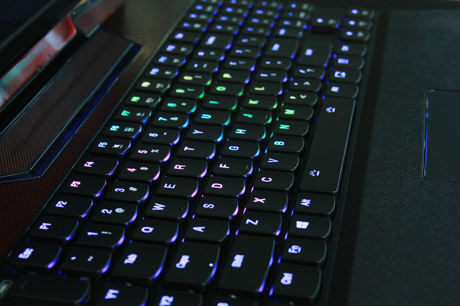 为什么笔记本电脑都外接键盘,笔记本电脑外接键盘还是自带键盘