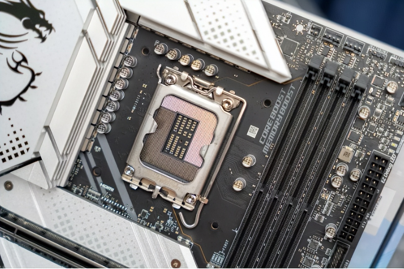 xpg白色机箱,xpg白色和金色