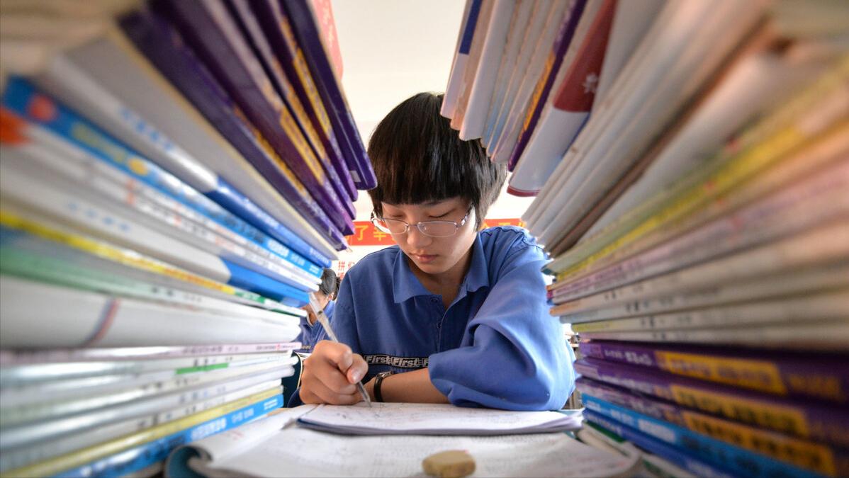 高二学生焦虑迷茫怎么办,高二不上学感觉自己很迷茫