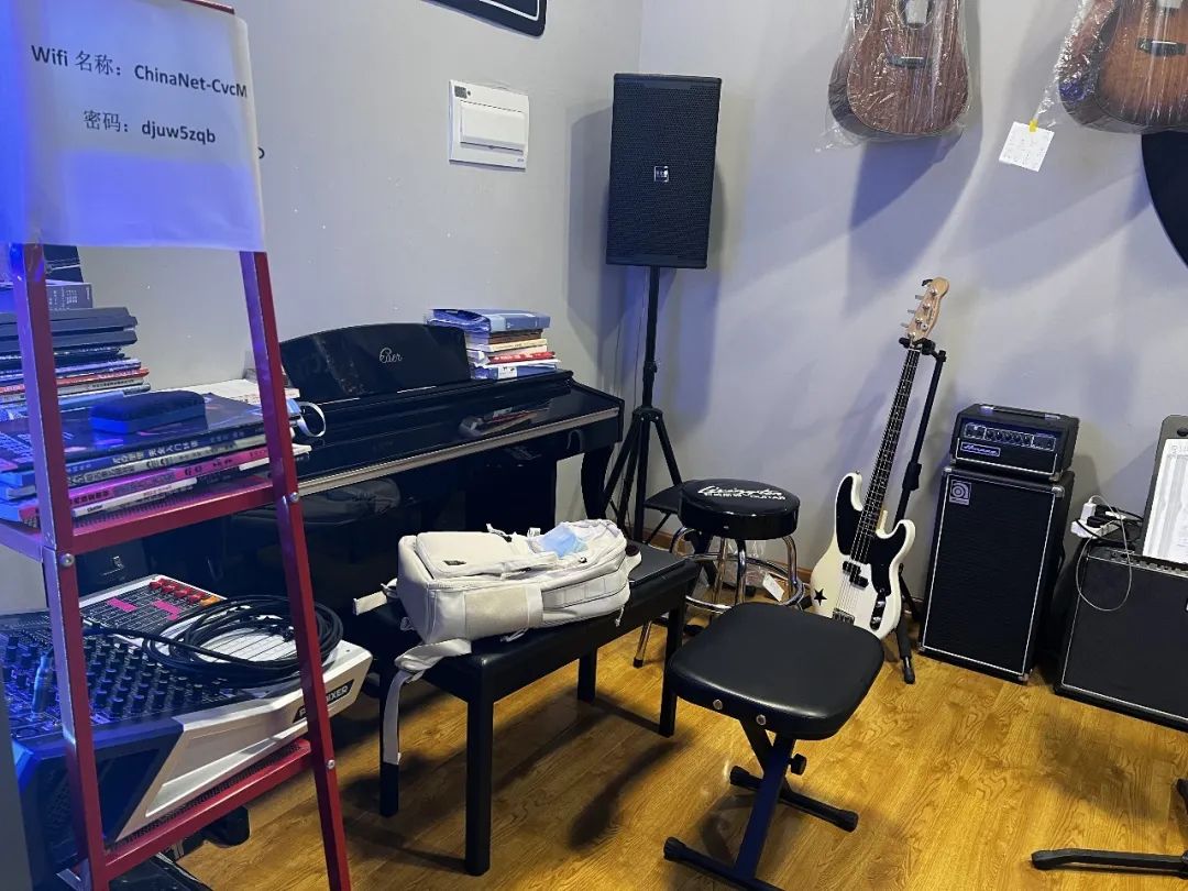 希望自己成为一个音乐人,成为一个音乐人