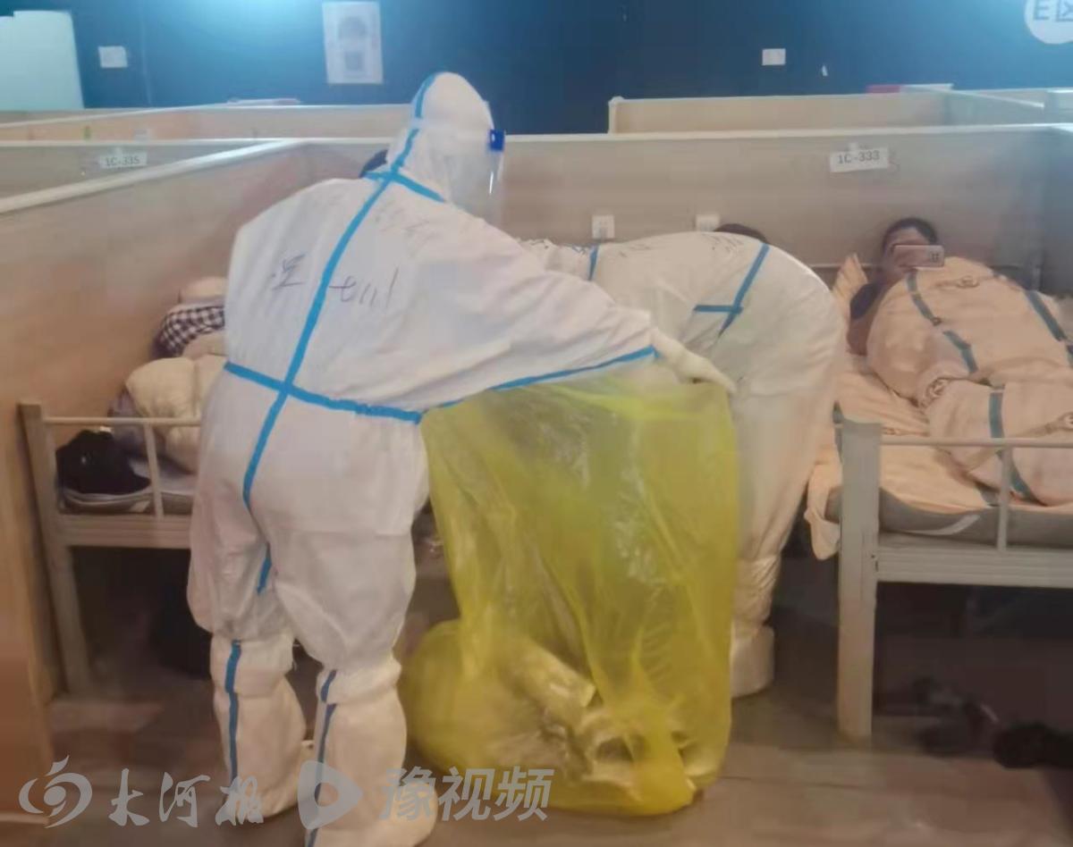 离开上海或选择留下：网约车小哥住车里一个月为还房贷留下，打工人交10年社保不舍得放弃现在工作