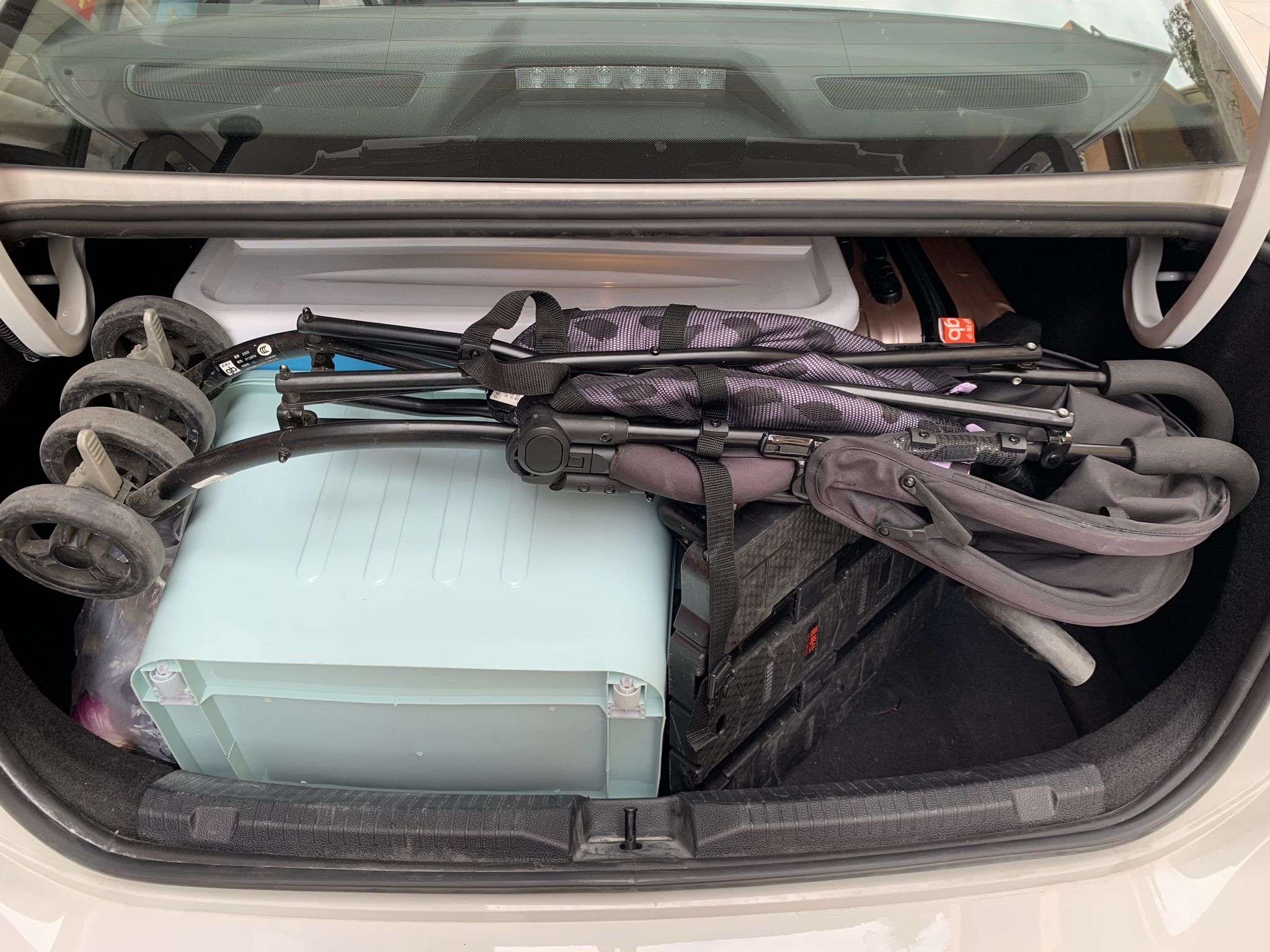 两年没回家了,在广州租个车,带着新出生的二宝回家给家人看看