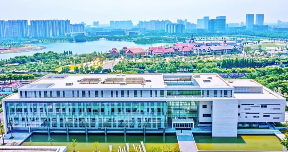 这所大学“很烧钱”,学费达17万!所在地是“全国百强县”第一