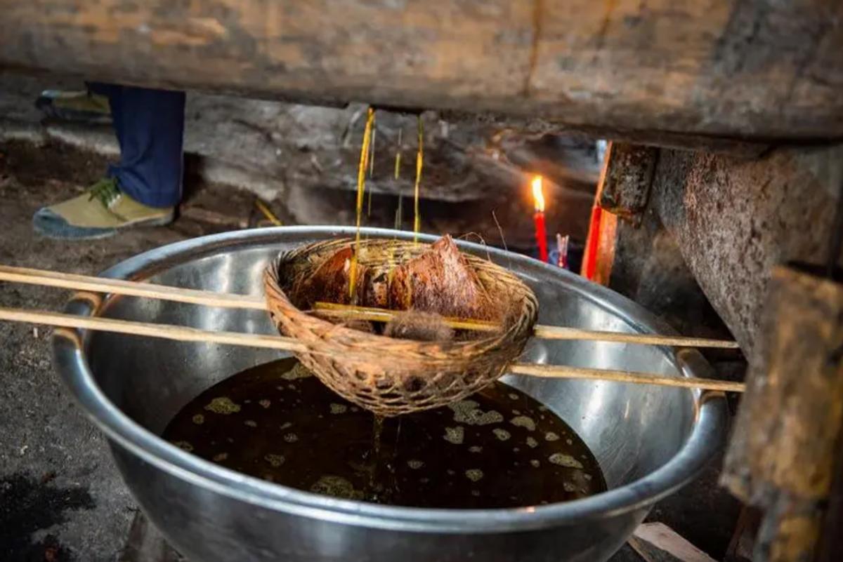 安徽一地多人遭雷击2人身亡,2003年安徽村民遭雷劈死亡