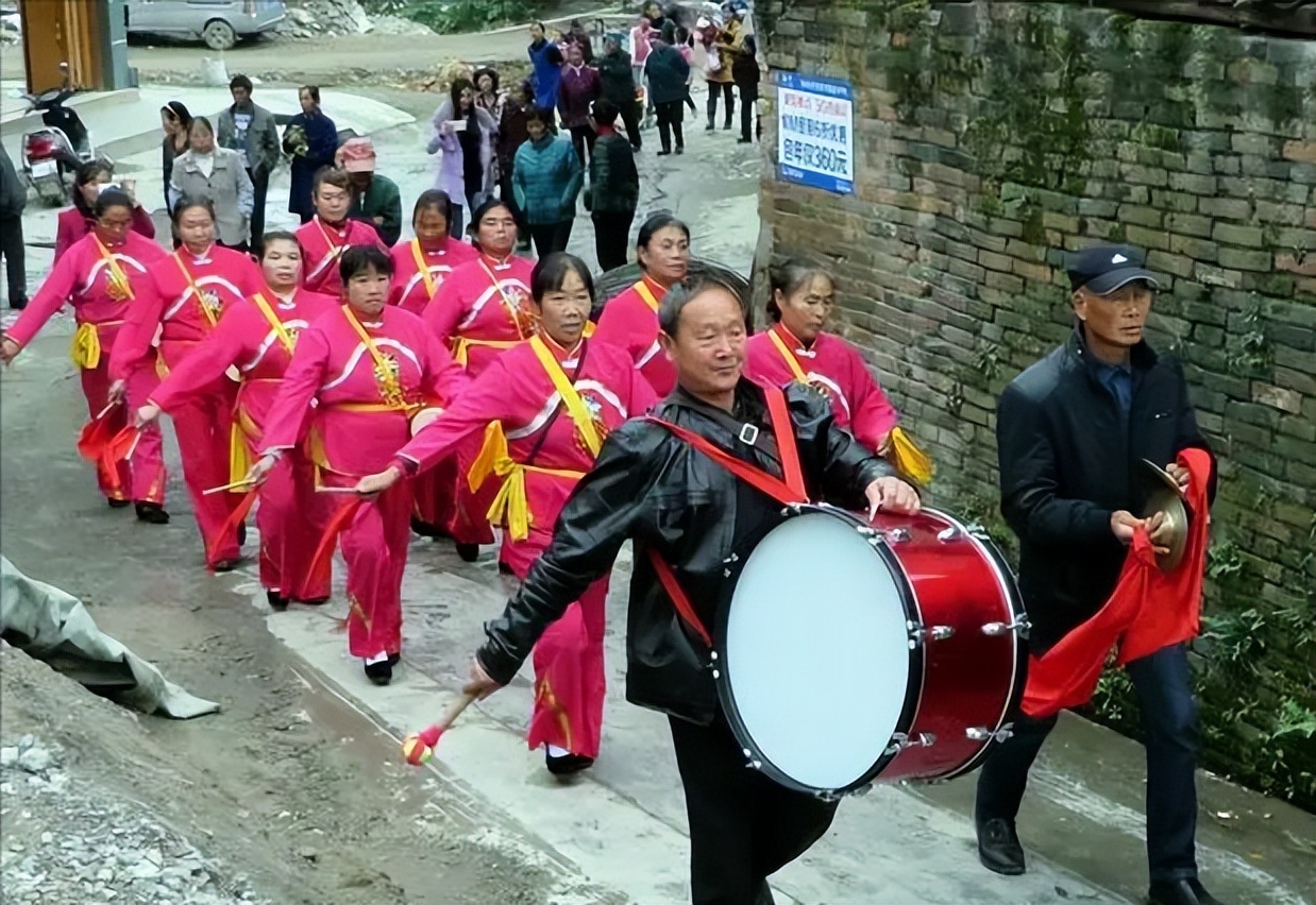 空心村越来越多怎么办,农村空心村怎么治
