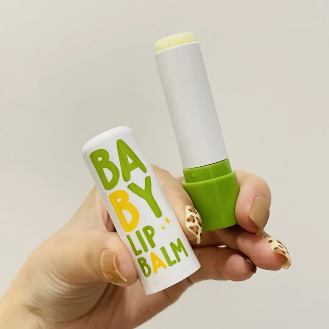 润唇膏为何越涂越干呢,涂了这么多年的润唇膏