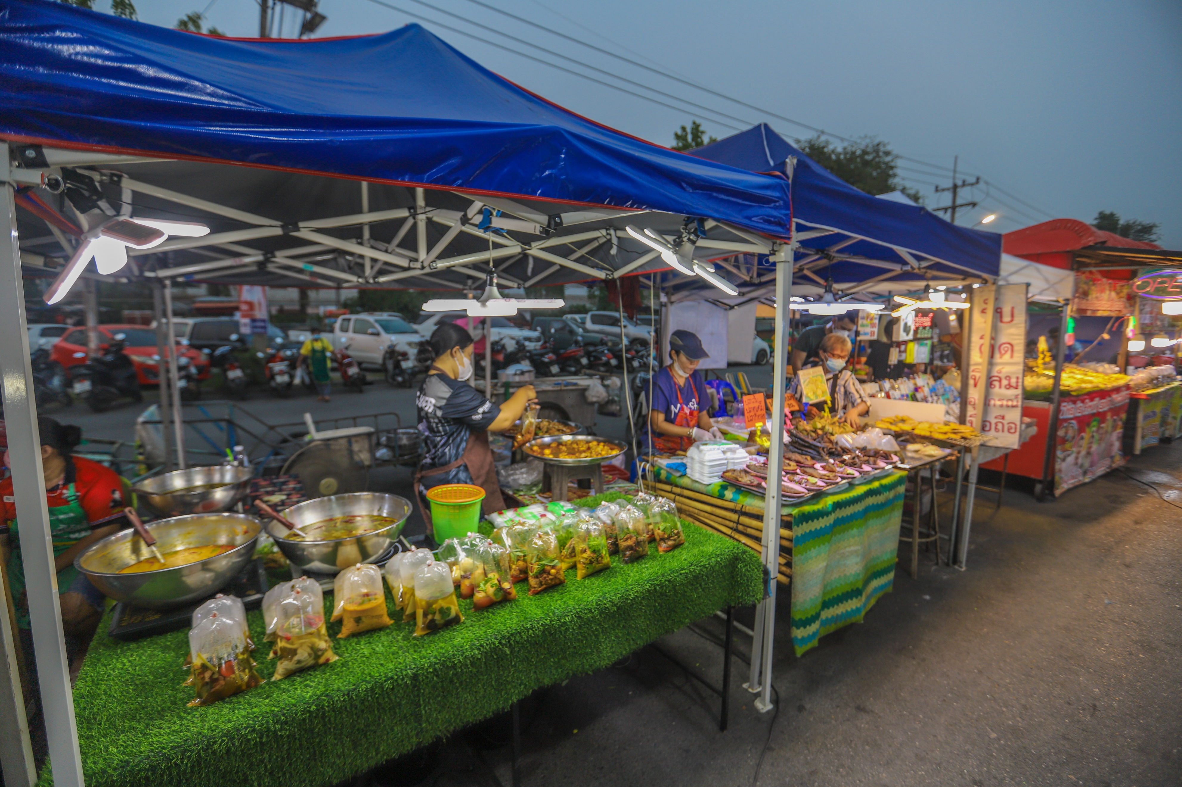 骑摩托车是探索泰国大城府的绝佳方式，租用详细攻略来了
