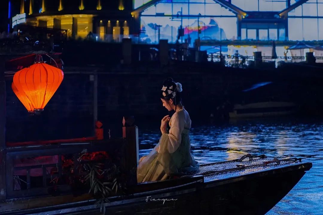 成都掌柜和他的“汉服围城”