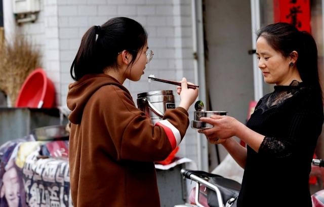 高中家长陪读好还是住宿好,大学陪读是租房好还是住宾馆便宜