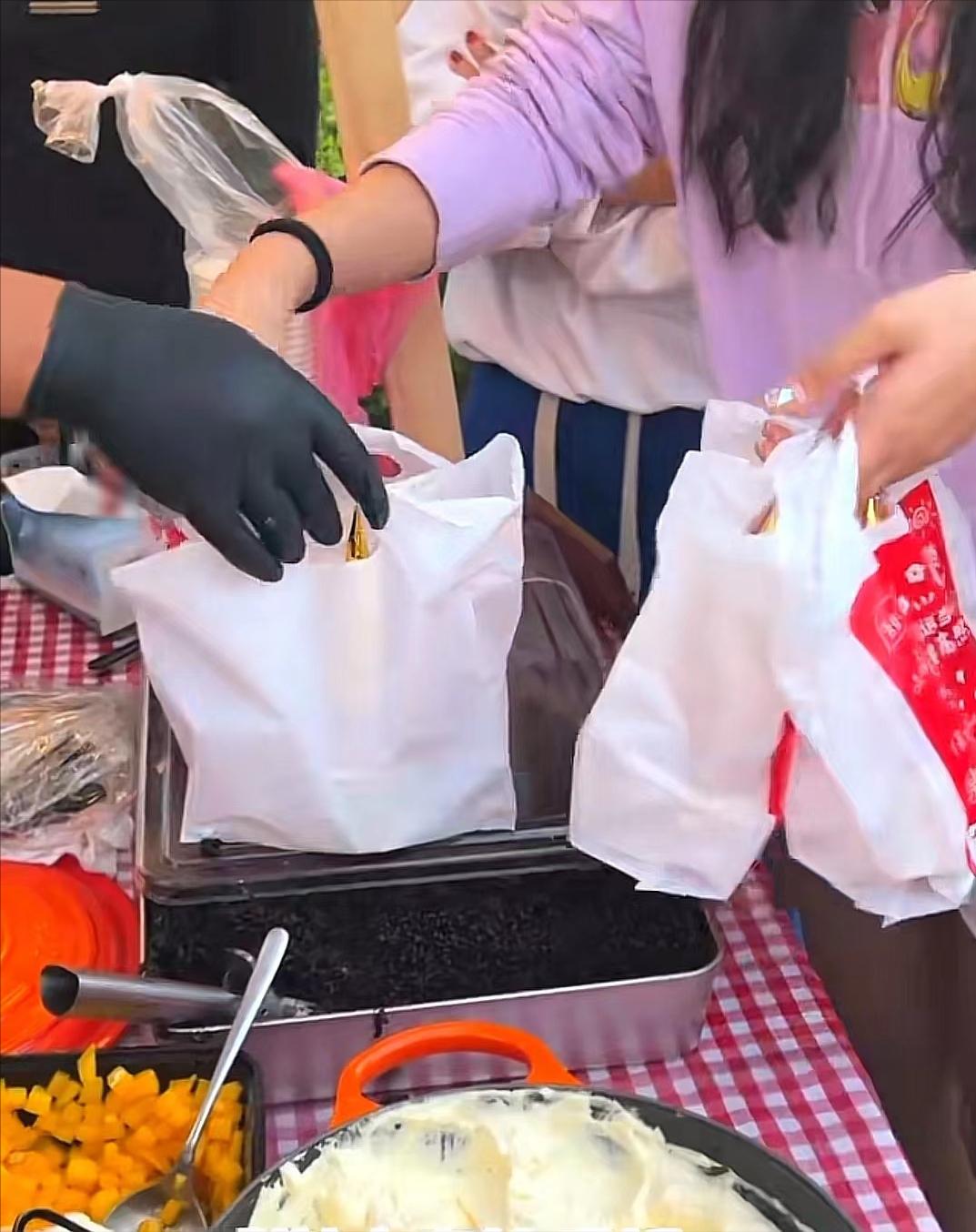 冬天摆摊卖热乎的热奶宝,想摆摊卖热奶包怎么做生意