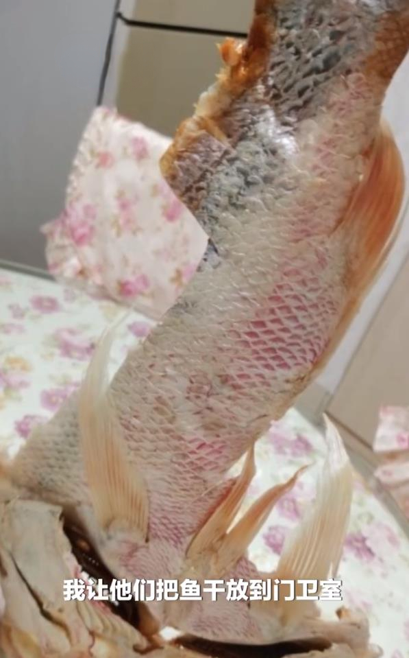 用顺丰寄鱼干到货只剩头尾？顺丰：客户曾放到门卫室代收，基本排除收派运输环节异常