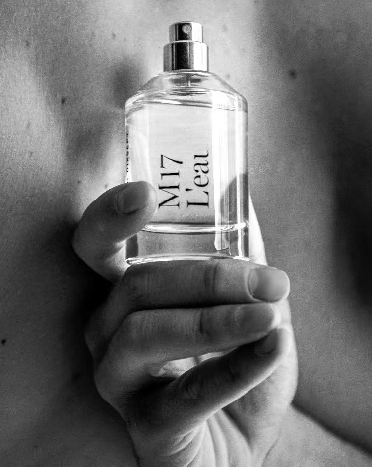 适合秋冬平价香水持久留香中性,七夕礼物香水简约好闻