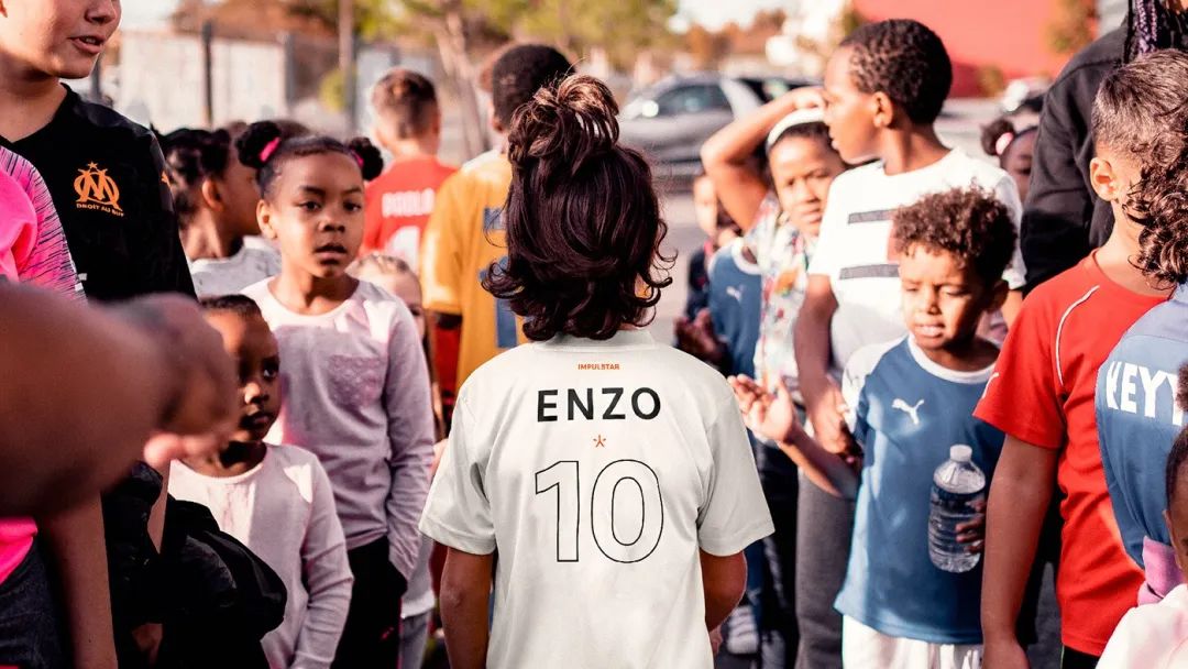 法国足球队徽下面的字母是什么,法国足球国徽标志