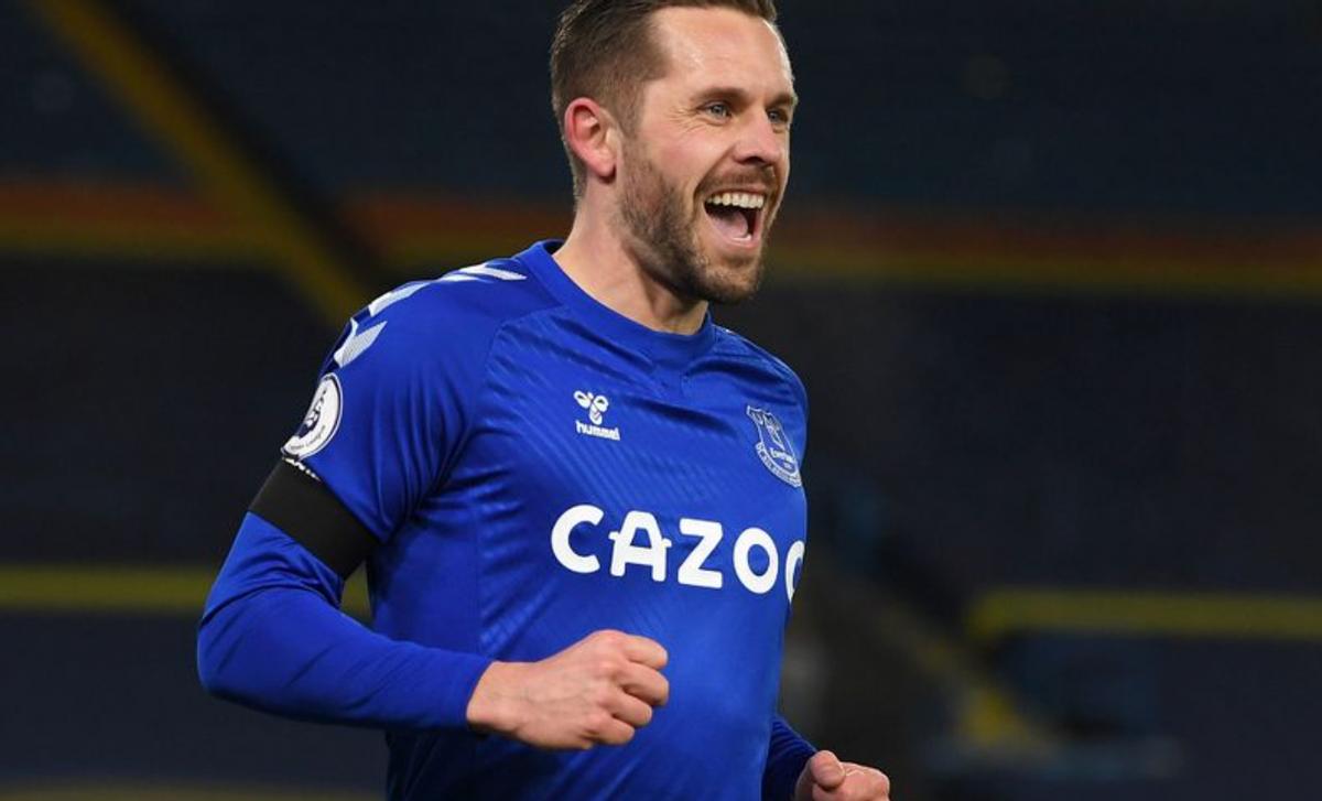 吉尔菲·西于尔松的足球运动员侄女正在与有望成为顶级球员