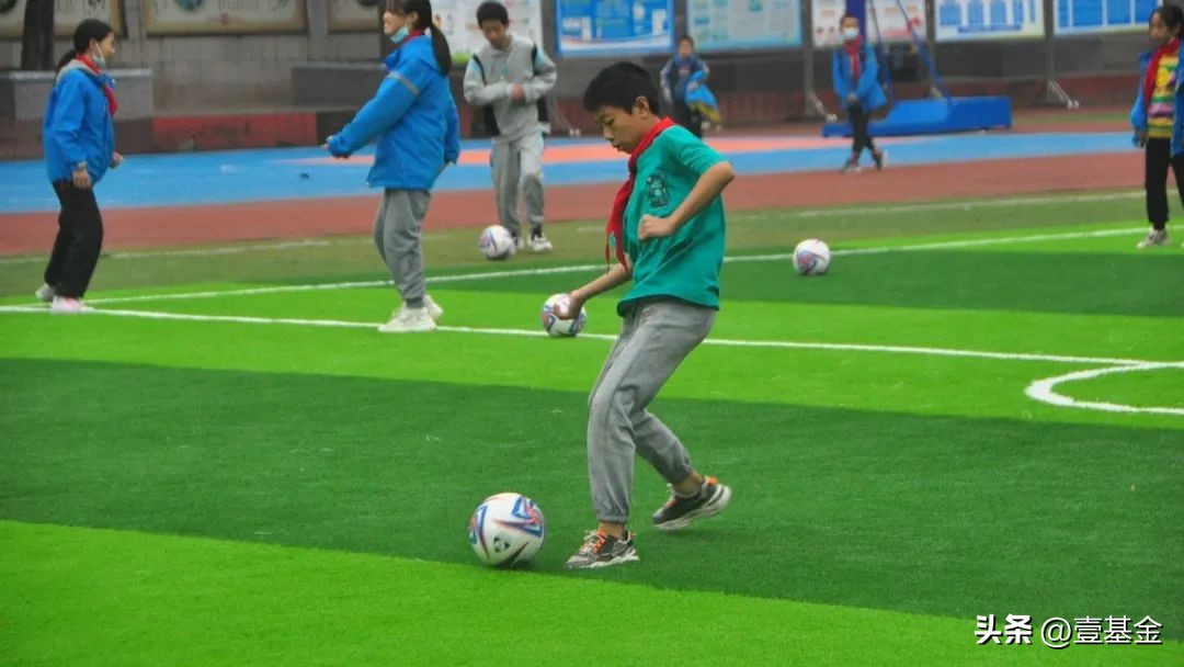 足球,是童年的陪伴,却也是乡村学校老师们的心病