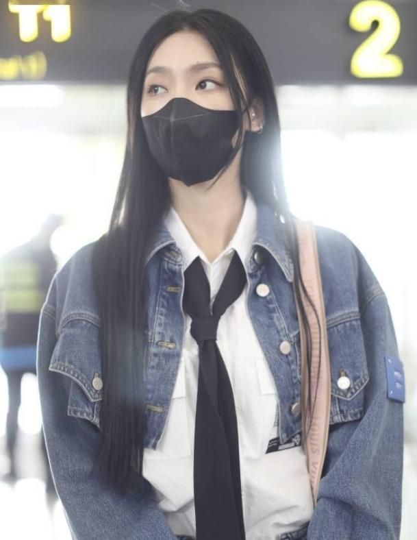 曾可妮黑色西装造型,曾可妮时尚穿搭