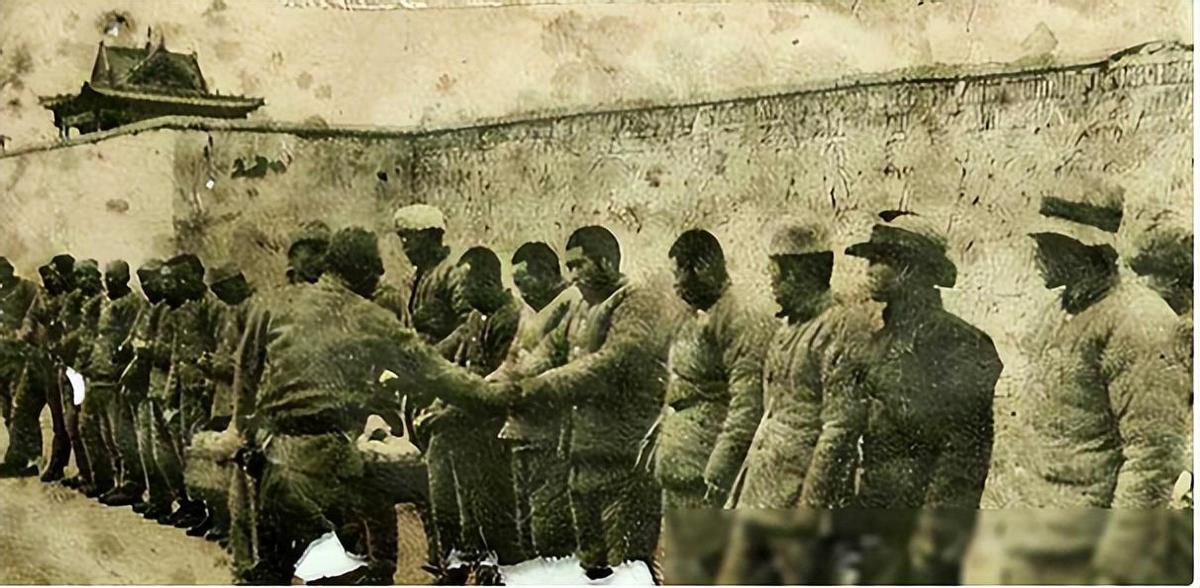 30张老照片再现！变态的纳粹，逼犹太人女人脱衣，集体*杀屠**