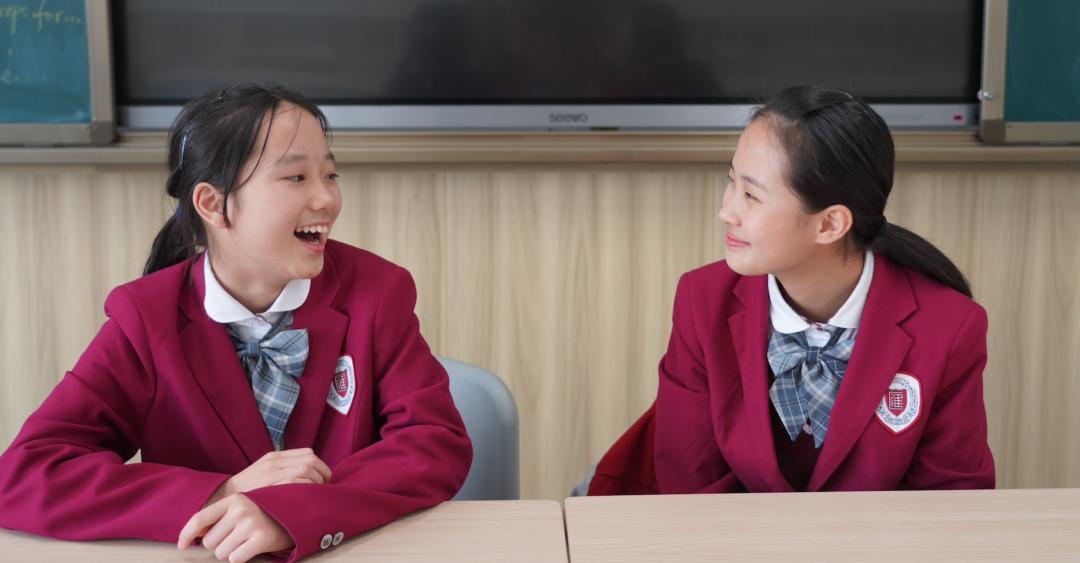 双胞胎姐妹在一个学校上学,双胞胎姐妹在同一所学校