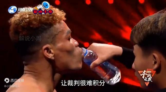 时隔三年铁英华霸气回归!飞膝加爆肝KO非洲筋肉人,真牛