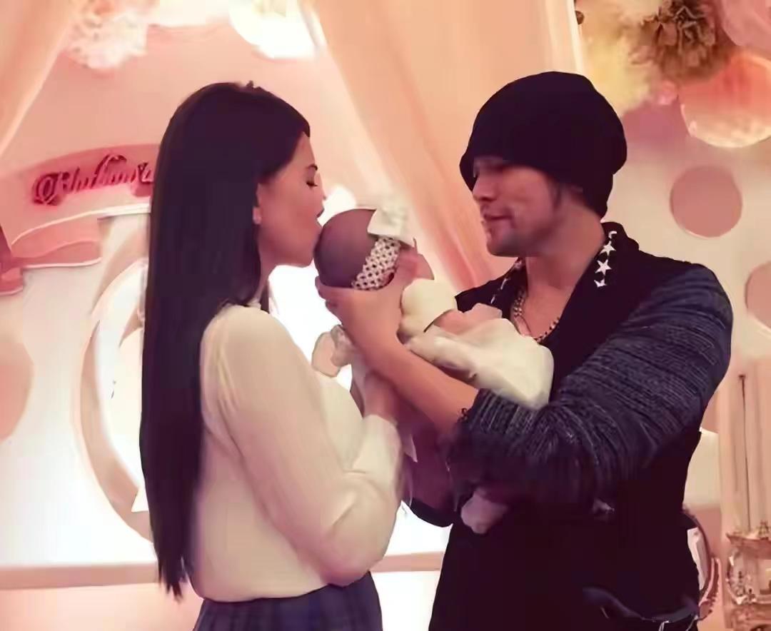 昆凌发文回应与侯佩岑,昆凌十七岁和周杰伦传绯闻