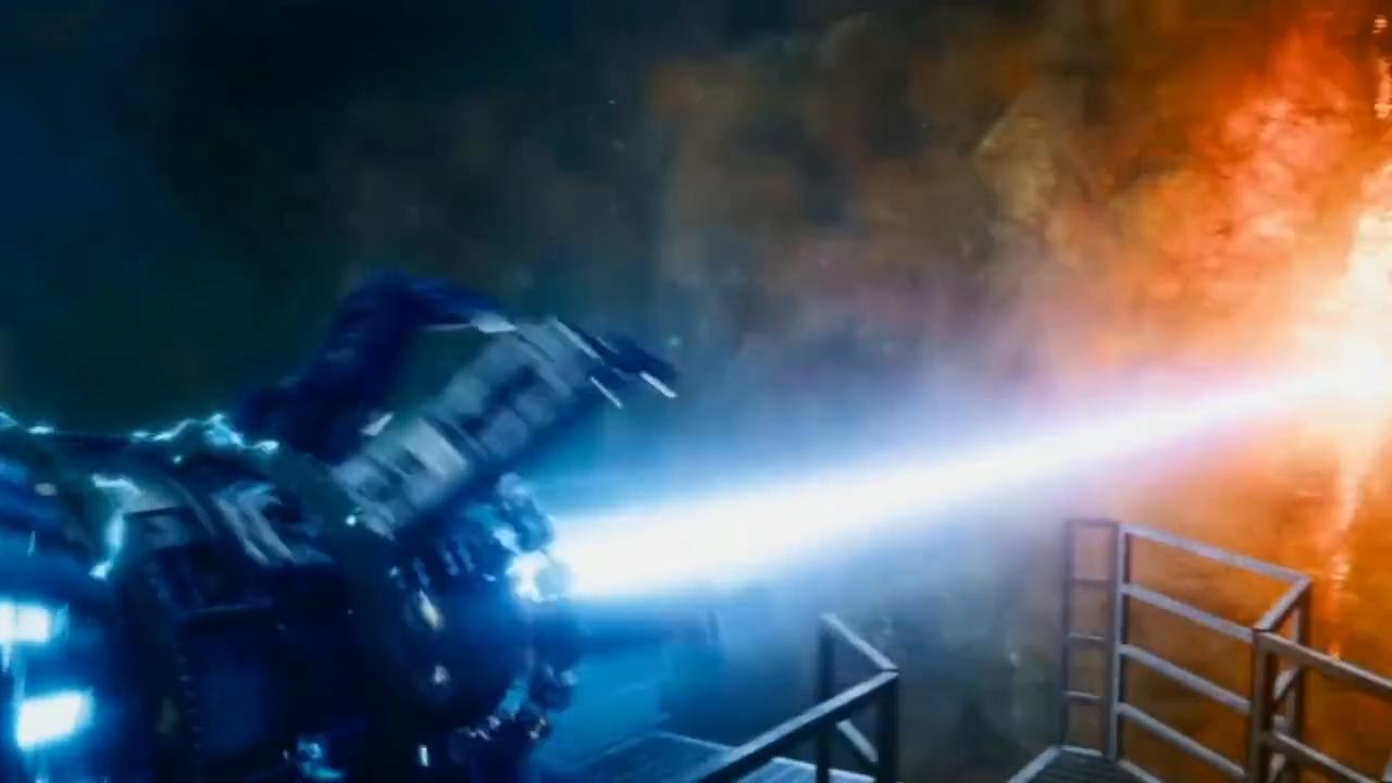 神秘小镇受到了不明外星生物袭击,神秘小镇被怪物追踪