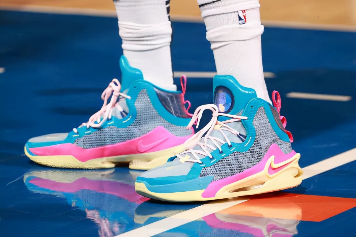 NBA球员上脚：罗斯穿Yeezy洞洞鞋，安踏和匹克的球鞋都有