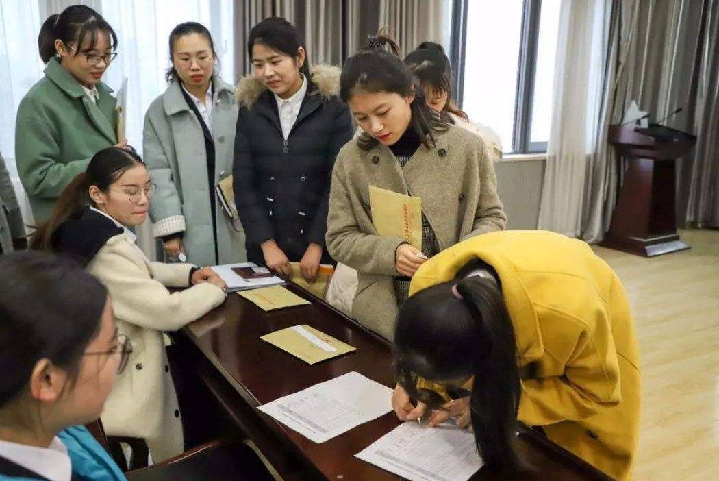 银行柜员上班的真实感受,银行柜员为什么少