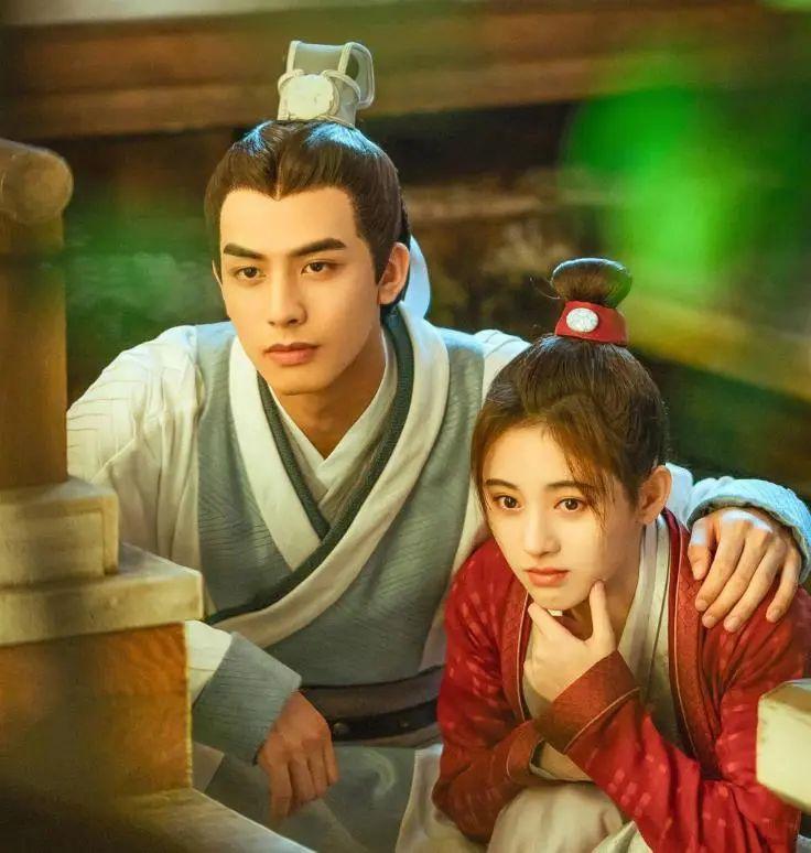 鞠婧祎在机场扎双马尾,鞠婧祎机场双马尾造型