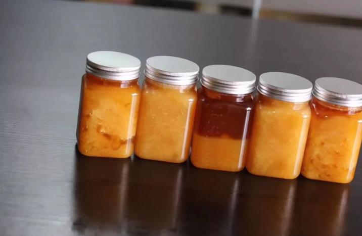 买蜂蜜带上打火机可以识别真假吗,养蜂大叔试吃蜂蜜视频大全