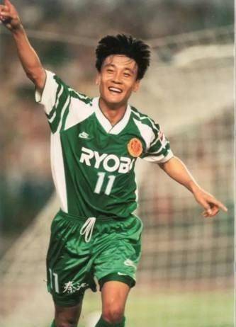 足坛历史最佳阵容11人排名,中国现役足坛最强11人阵容