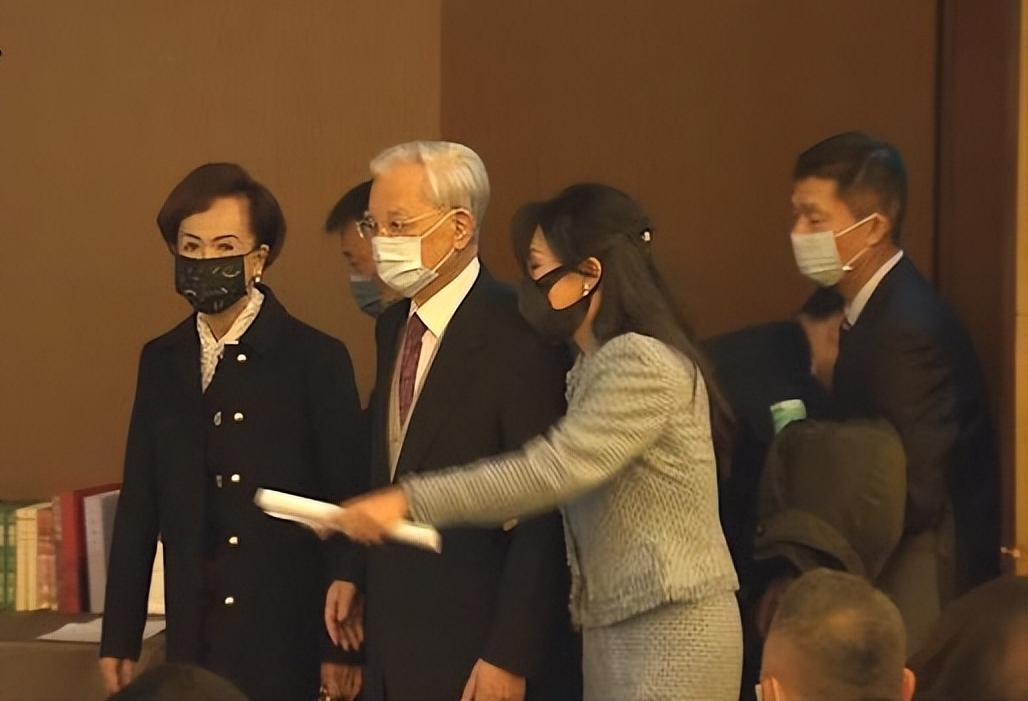 连家三代女性：开疆拓土赵兰坤，接管大权连方瑀，红豆千金蔡依珊