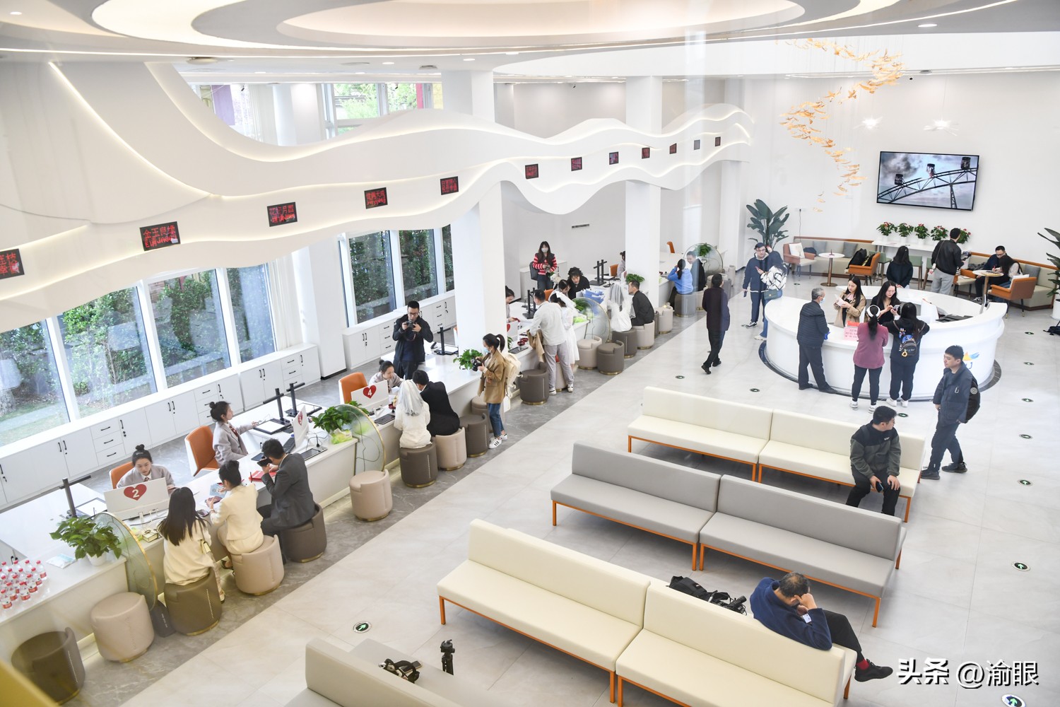 公园式婚姻登记中心启用,重庆欢乐谷办结婚证需要什么