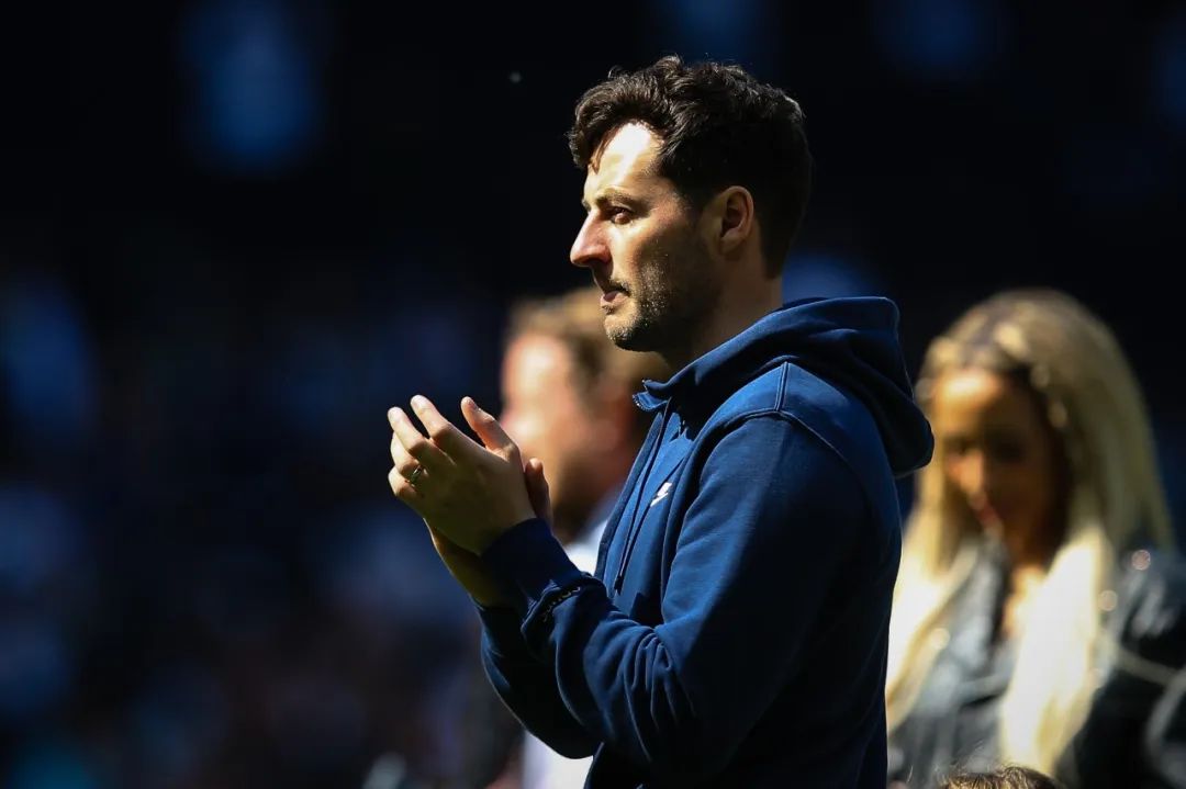 主场收*战官**，不敌小蜜蜂