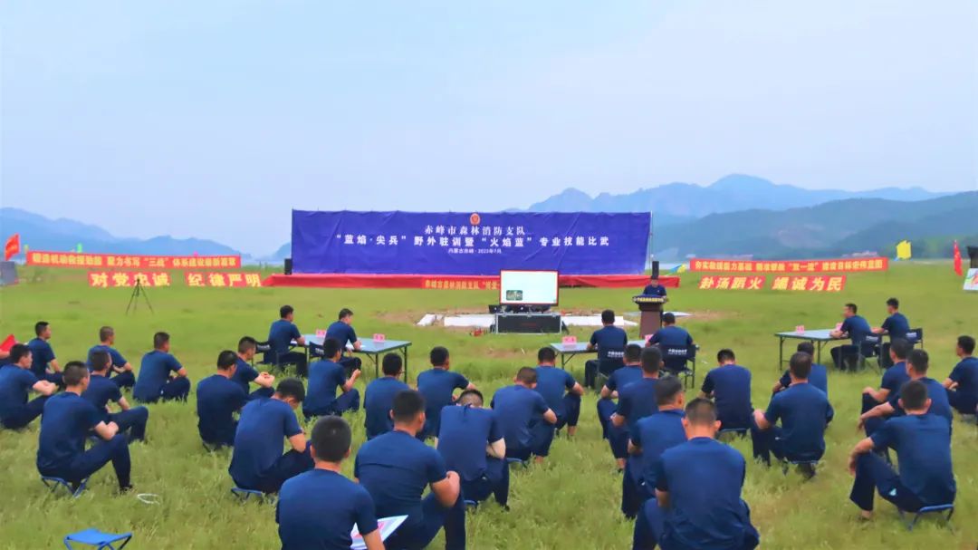 野外驻训丨三尺讲台论剑“四会”政治教员比武风起云涌