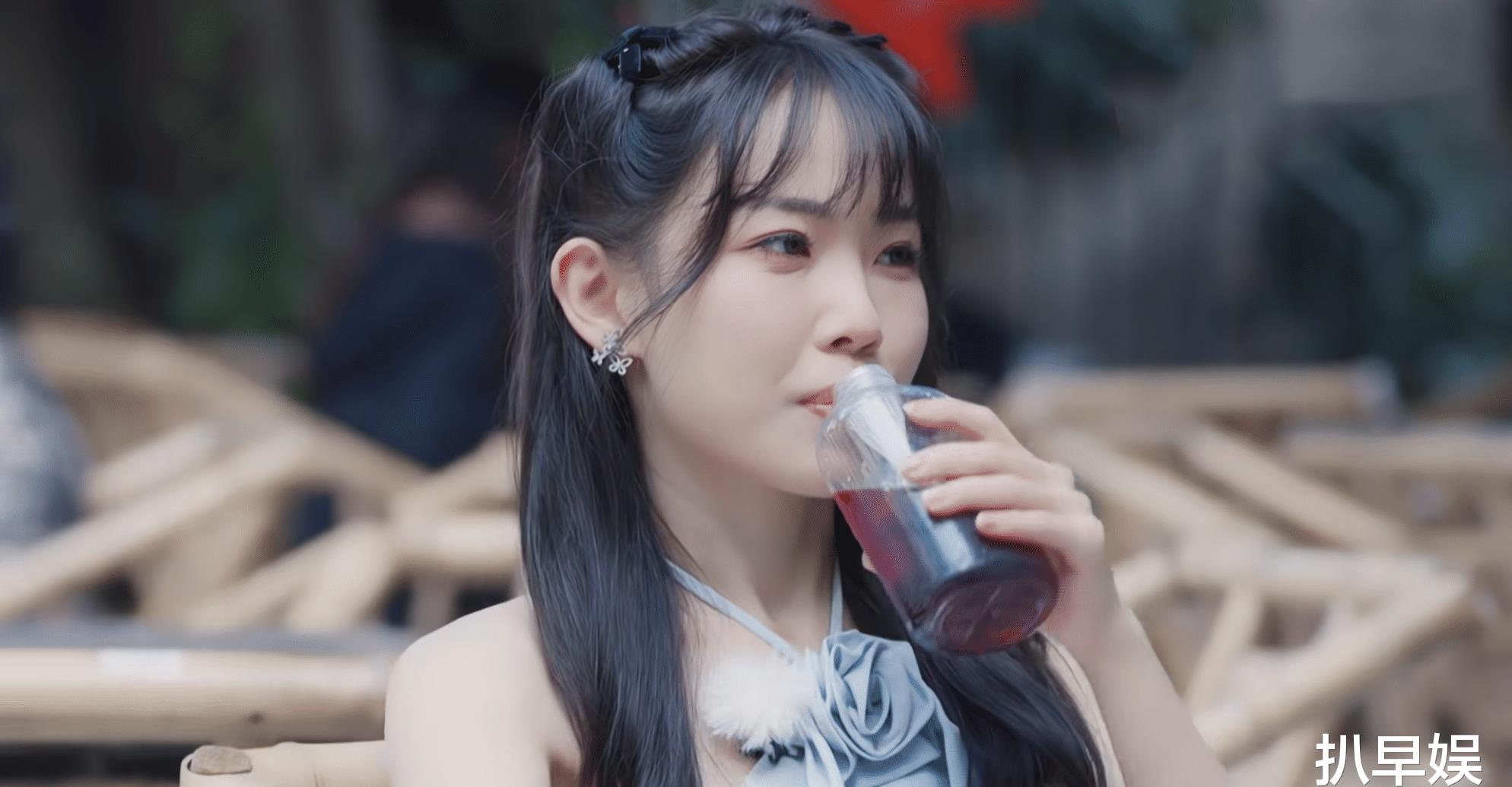 听子撩男手段跟杨汝晴没法比,喜欢“间接接吻”,还想看男性胸肌