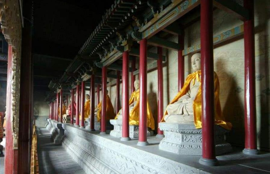 80岁老人深山发现土匪洞完整版,山西老农发现山洞