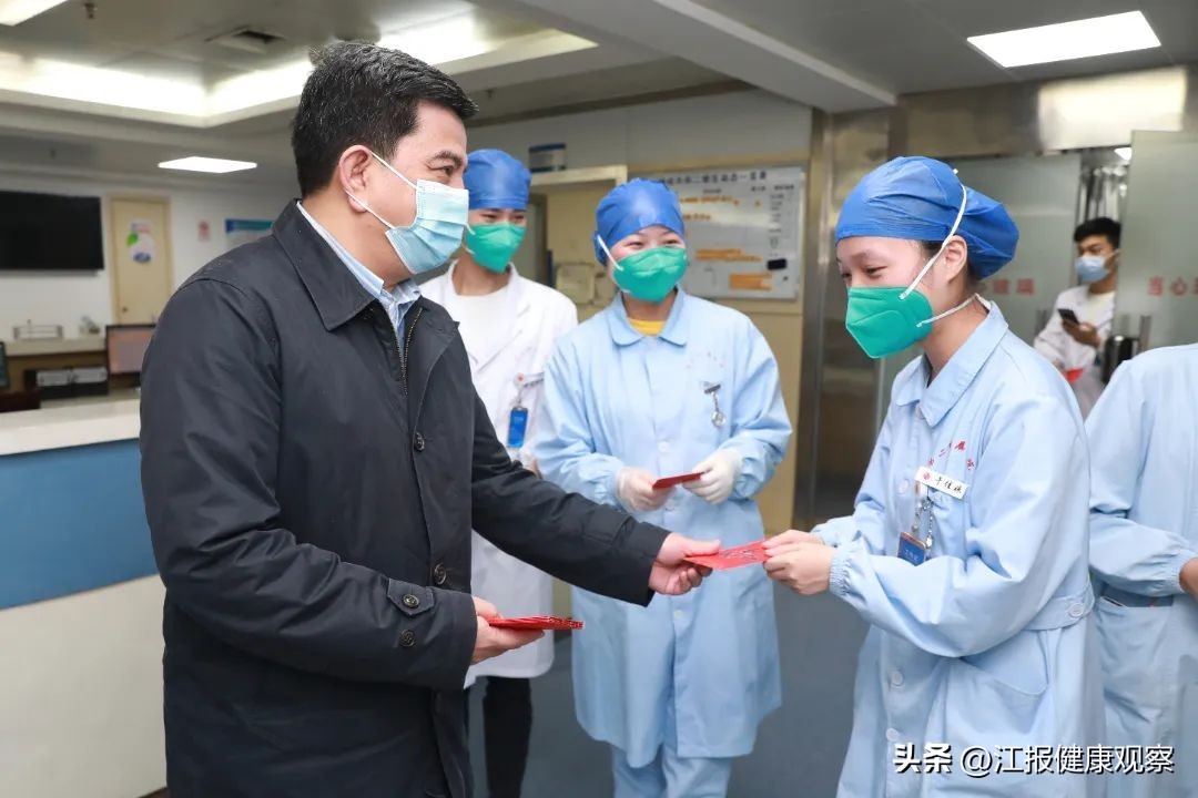 南昌大学二附用坚守为生命守岁