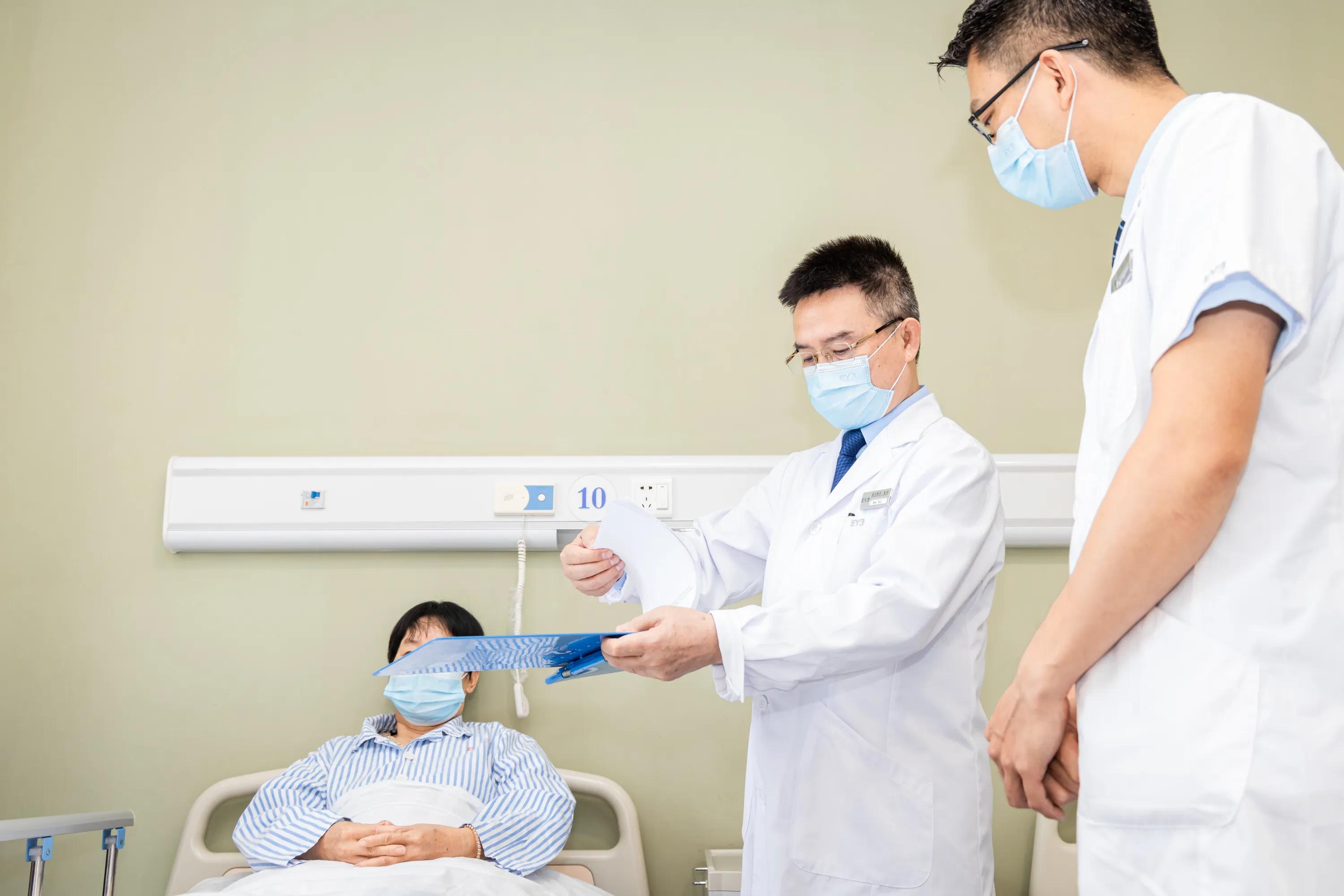 顺德爱尔眼科医院院长梁纳：40年钻研白内障，医不止步