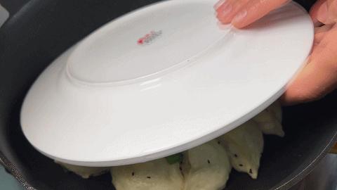 水煎包要想好吃，关键记住这两点，底部金黄，蓬松柔软，馅料鲜美