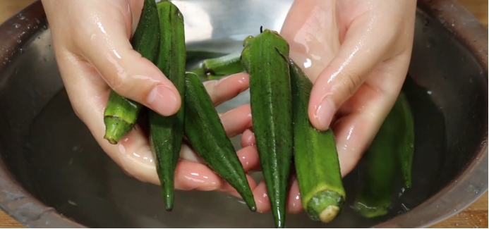 秋葵简单不要辣做法,秋葵最好吃的做法不用油炸