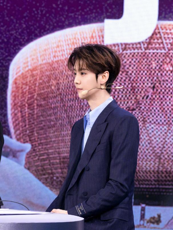 鹿晗解说世界杯引热议,鹿晗评价姆巴佩帽子戏法