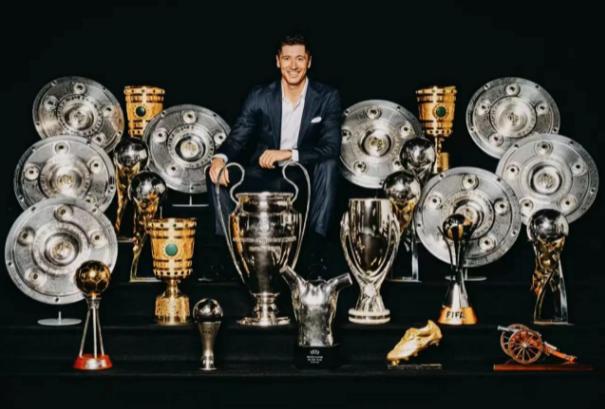 世界足坛史上的三大中锋,足坛十大巨星梅西