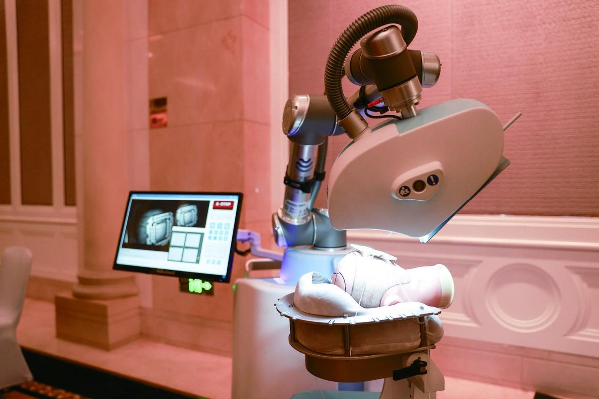 哈工大的纳米医疗机器人,哈工大智能康养机器人