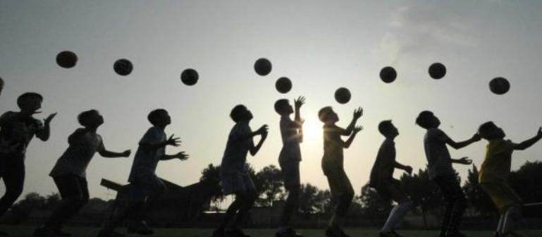 外国足球教练说没钱踢不了,中国足球外教评论中国现状