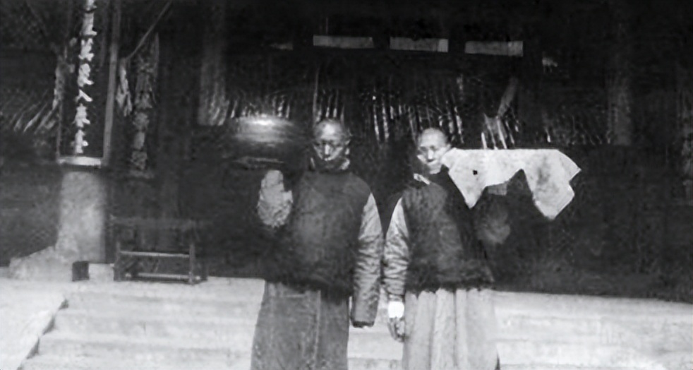 皇帝吃饭“食不过三”，剩下的食物去往哪里，竟形成一条产业链